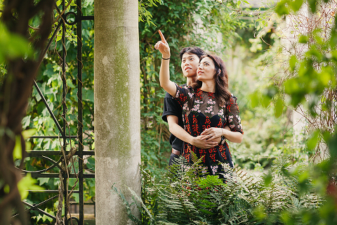 Hampstead Pergola and Hill Gardens hampstead heath park London engagement love couples shoot summer boho pre wedding (10)