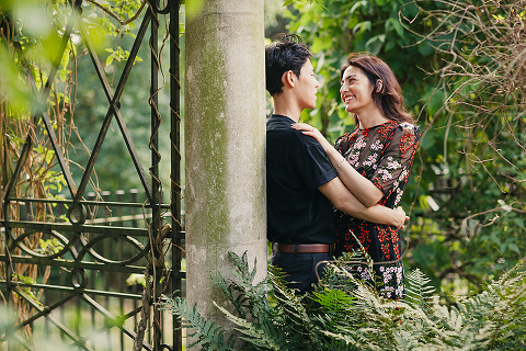 Hampstead Pergola and Hill Gardens hampstead heath park London engagement love couples shoot summer boho pre wedding (11)