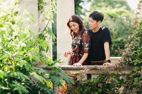 Hampstead Pergola and Hill Gardens hampstead heath park London engagement love couples shoot summer boho pre wedding (14)