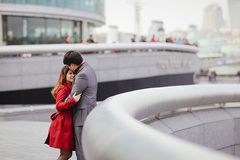 engagement couples photographer pre wedding london love big ben westminster tower bridge spring couple photo shoot piccadilly evening (11)
