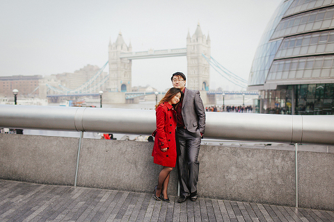 engagement couples photographer pre wedding london love big ben westminster tower bridge spring couple photo shoot piccadilly evening (15)