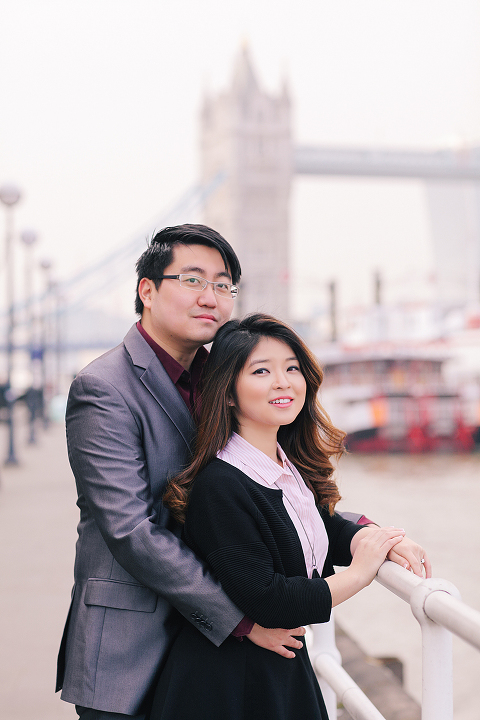 engagement couples photographer pre wedding london love big ben westminster tower bridge spring couple photo shoot piccadilly evening (2)