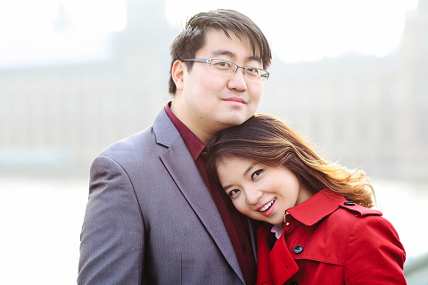 engagement couples photographer pre wedding london love big ben westminster tower bridge spring couple photo shoot piccadilly evening (23)