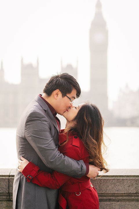 engagement couples photographer pre wedding london love big ben westminster tower bridge spring couple photo shoot piccadilly evening (25)