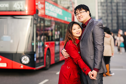 engagement couples photographer pre wedding london love big ben westminster tower bridge spring couple photo shoot piccadilly evening (31)