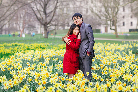engagement couples photographer pre wedding london love big ben westminster tower bridge spring couple photo shoot piccadilly evening (38)
