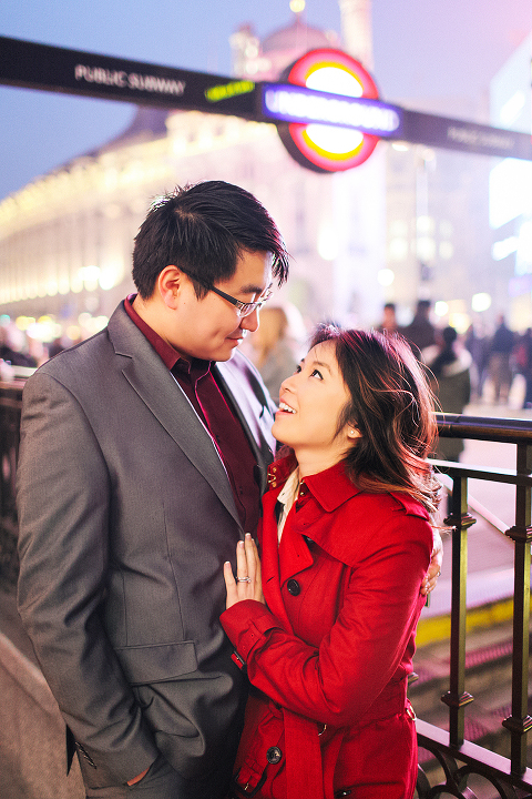 engagement couples photographer pre wedding london love big ben westminster tower bridge spring couple photo shoot piccadilly evening (45)