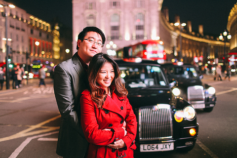 engagement couples photographer pre wedding london love big ben westminster tower bridge spring couple photo shoot piccadilly evening (47)