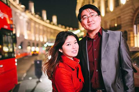 engagement couples photographer pre wedding london love big ben westminster tower bridge spring couple photo shoot piccadilly evening (51)