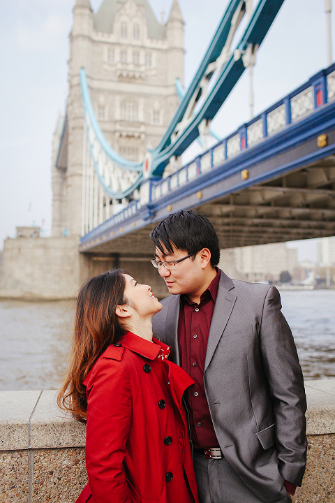 engagement couples photographer pre wedding london love big ben westminster tower bridge spring couple photo shoot piccadilly evening (9)