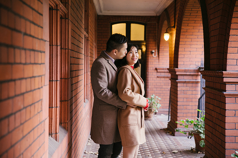 love couples pre wedding engagement photo shoot photographer London Mayfair Piccadilly Trafalgar square Westminster Big Ben London eye winter christmas (2)