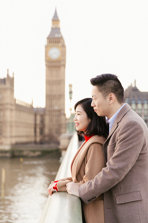 love couples pre wedding engagement photo shoot photographer London Mayfair Piccadilly Trafalgar square Westminster Big Ben London eye winter christmas (28)