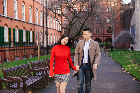 love couples pre wedding engagement photo shoot photographer London Mayfair Piccadilly Trafalgar square Westminster Big Ben London eye winter christmas (5)