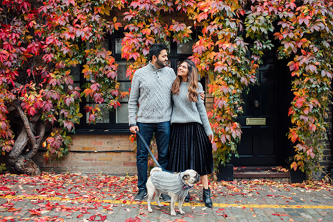 family couple pet dog pug autumn London Hyde park Kensington gardens photo shoot fall (12)