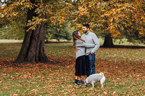 family couple pet dog pug autumn London Hyde park Kensington gardens photo shoot fall (17)