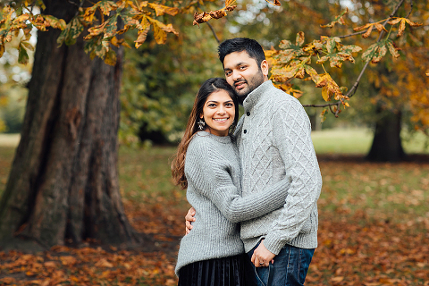 family couple pet dog pug autumn London Hyde park Kensington gardens photo shoot fall (19)