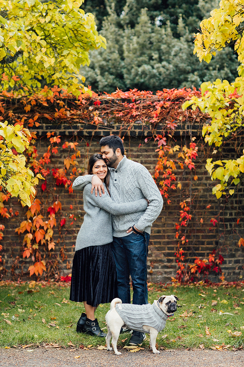 family couple pet dog pug autumn London Hyde park Kensington gardens photo shoot fall (33)