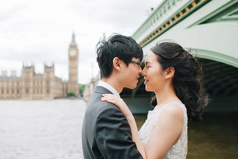 pre wedding photo shoot in London engagement couple summer westminster big ben (3)
