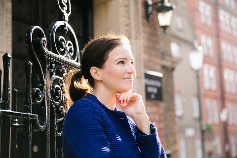 portrait autumn photo shoot london kensington fall red leaves (10)