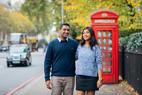 south kensington london couples engagement pre wedding proposal autumn photo shoot big ben westminster bridge tower evening (1)