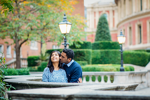 south kensington london couples engagement pre wedding proposal autumn photo shoot big ben westminster bridge tower evening (14)