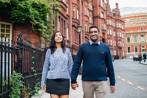 south kensington london couples engagement pre wedding proposal autumn photo shoot big ben westminster bridge tower evening (17)