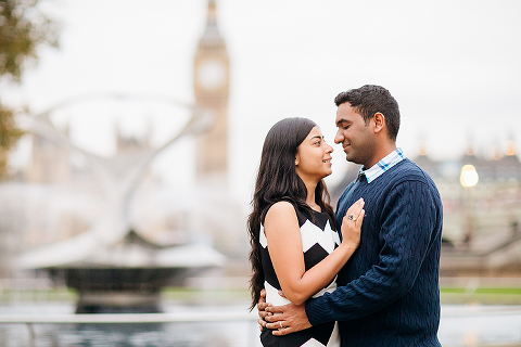 south kensington london couples engagement pre wedding proposal autumn photo shoot big ben westminster bridge tower evening (38)