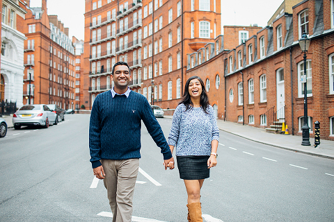 south kensington london couples engagement pre wedding proposal autumn photo shoot big ben westminster bridge tower evening (7)