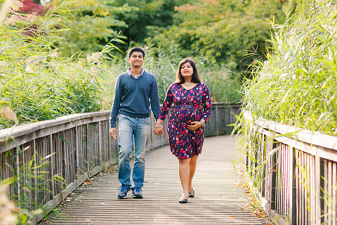 pregnancy maternity autumn couples photoshoot london regent's park queen mary's gardens (11)