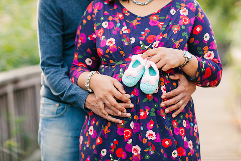 pregnancy maternity autumn couples photoshoot london regent's park queen mary's gardens (13)