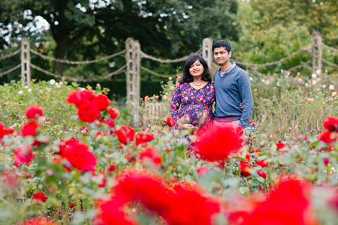 pregnancy maternity autumn couples photoshoot london regent's park queen mary's gardens (16)