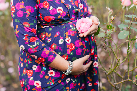 pregnancy maternity autumn couples photoshoot london regent's park queen mary's gardens (17)