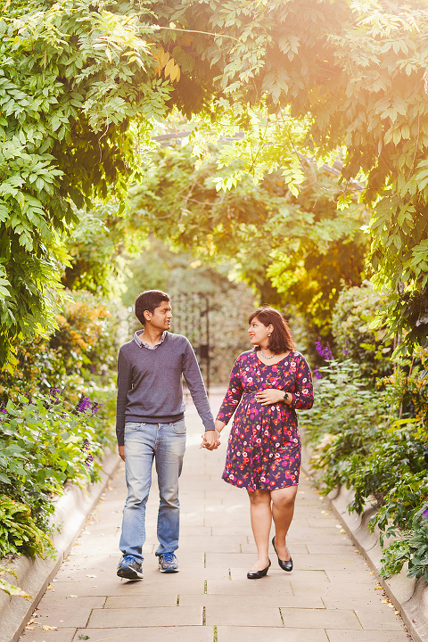 pregnancy maternity autumn couples photoshoot london regent's park queen mary's gardens (19)