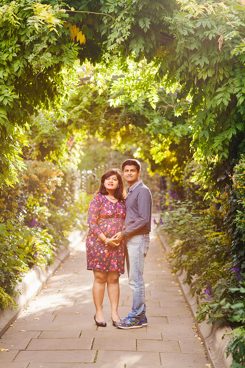 pregnancy maternity autumn couples photoshoot london regent's park queen mary's gardens (21)