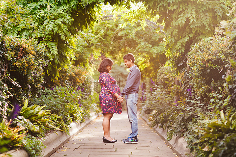 pregnancy maternity autumn couples photoshoot london regent's park queen mary's gardens (26)