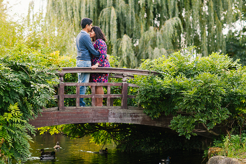 pregnancy maternity autumn couples photoshoot london regent's park queen mary's gardens (4)
