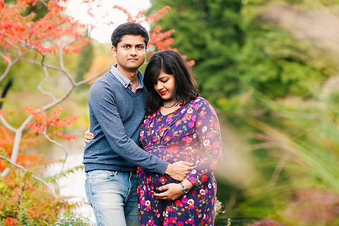 pregnancy maternity autumn couples photoshoot london regent's park queen mary's gardens (9)