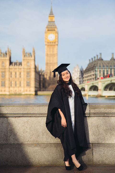 graduation london photo shoot portrait outdoor Big Ben Westminster street style