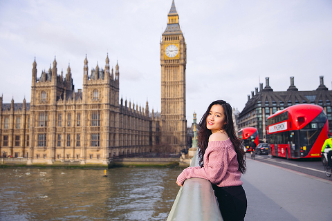 graduation london photo shoot portrait outdoor Big Ben Westminster street style (26)