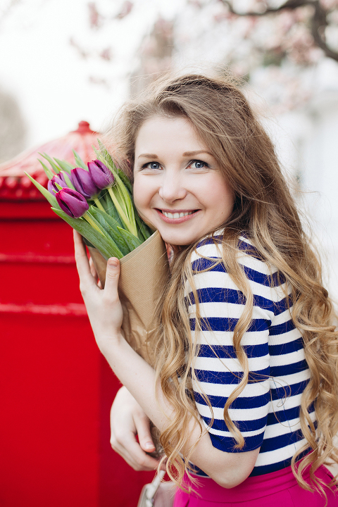 London portrait lifestyle fashion spring pink magnolia blooming photo shoot cute tulips long hair pretty girl (11)