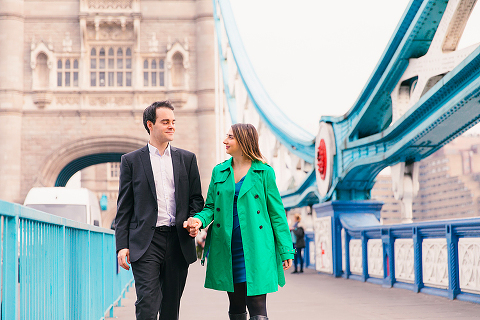 proposal engagement couples pre wedding photo shoot London Westminster Tower Bridge (32)