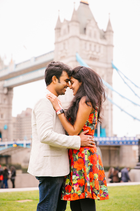 london christmas winter couples photo shoot engagement pre wedding photographer tower bridge (1)