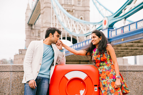 london christmas winter couples photo shoot engagement pre wedding photographer tower bridge (3)