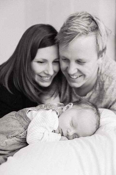 baby newborn family photographer lifestyle indoor photoshoot london (18)
