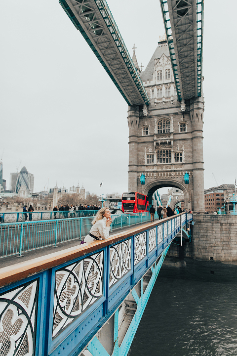 fashion street style photographer photo shoot london tower bridge portrait outdoor spring (17)