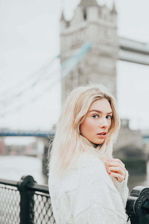 fashion street style photographer photo shoot london tower bridge portrait outdoor spring (3)