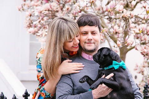 couples engagement pre wedding photo shoot london notting hill pet black pug (8)