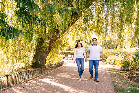 engagement photography in london regent's park couples shoot summer (5)