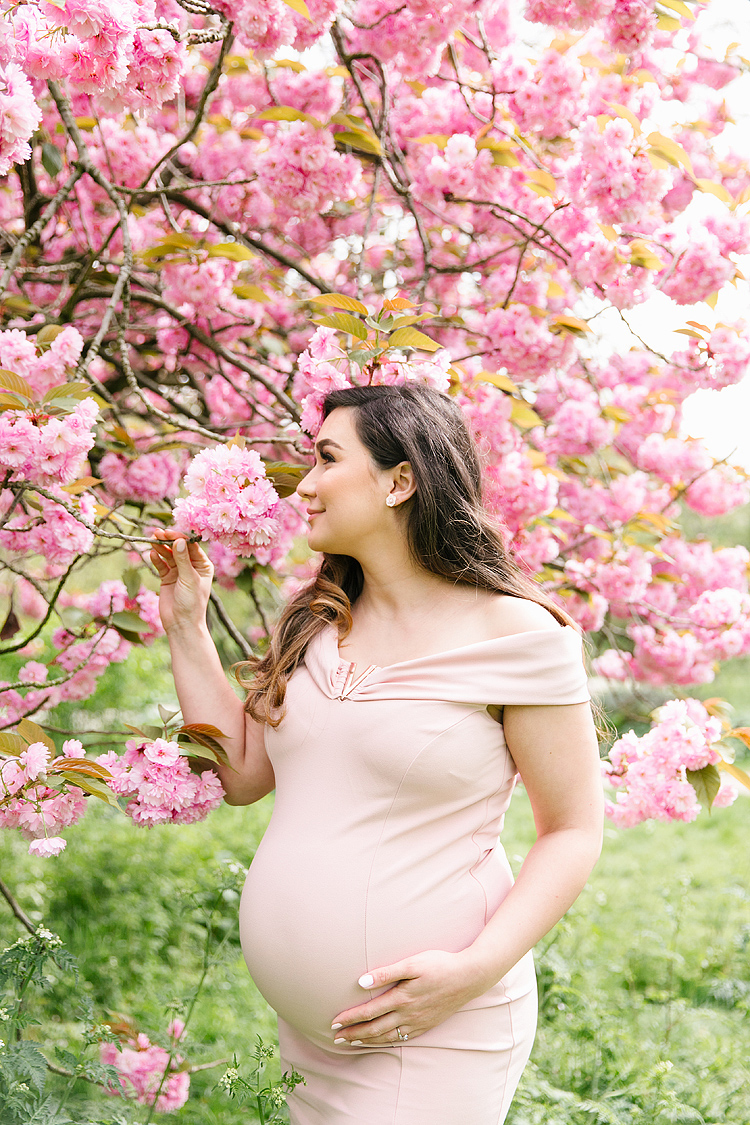 Spring pregnancy shoot in Regent's park Margarita Karenko Photography